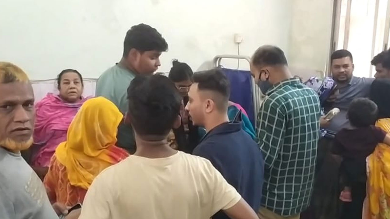 নরসিংদীতে ভূমিকম্পে দেয়াল চাপায় বাবা-ছেলেসহ ৫ জনের মৃত্যু